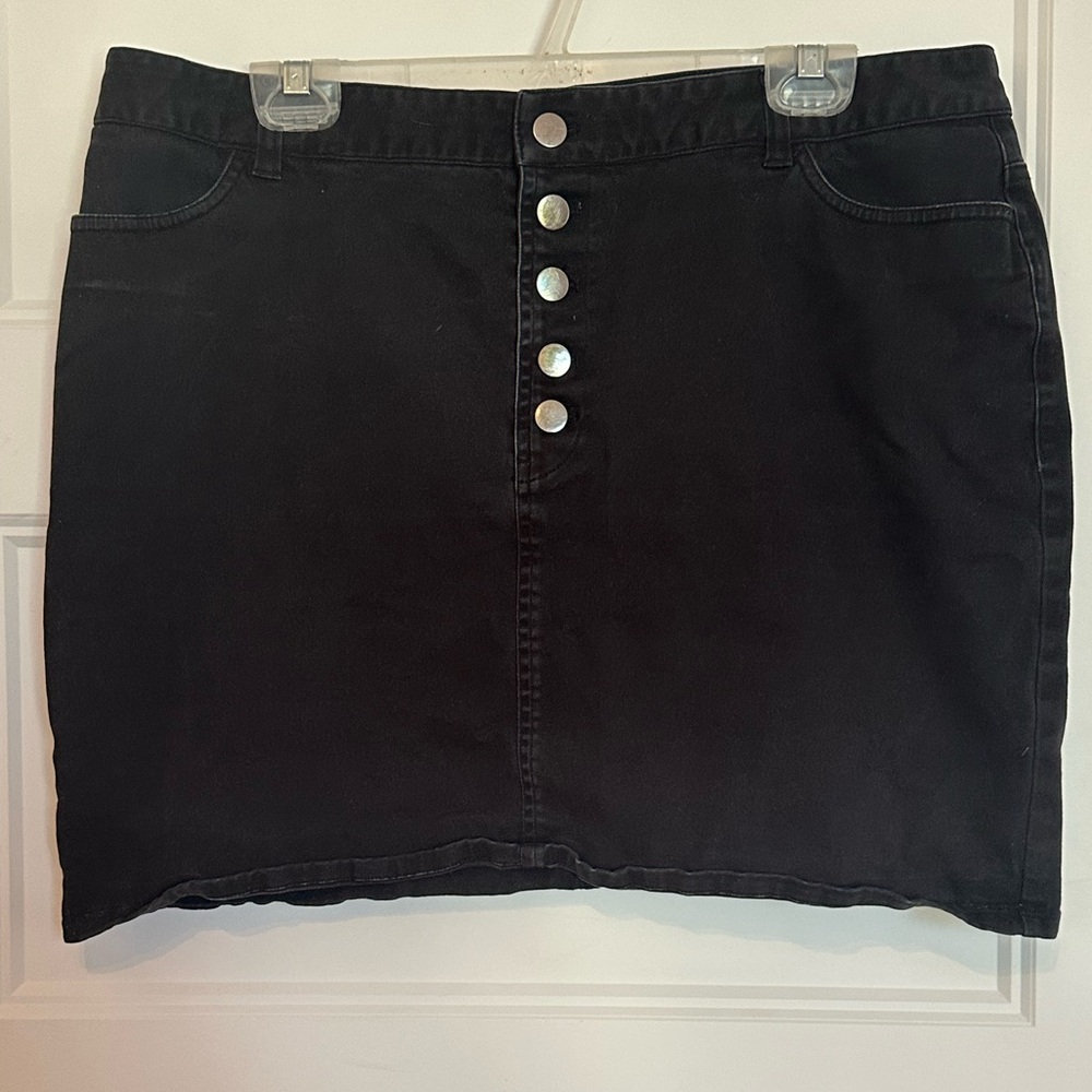 black skirt with buttons, FOREVER21+ SIZE